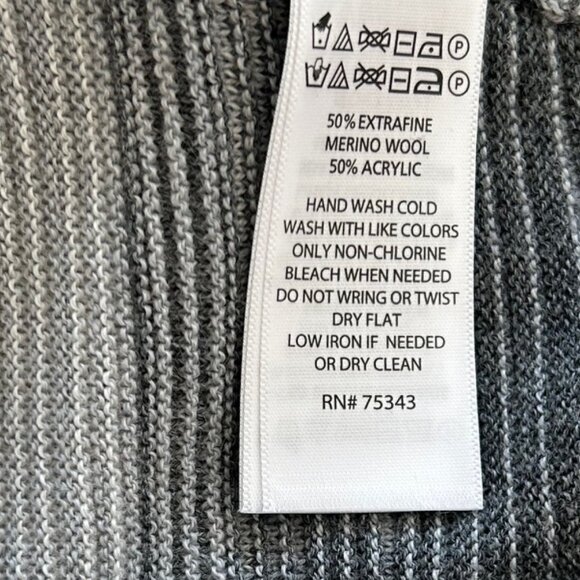 Tahari Extrafine Merino Wool / Acrylic Sweater Size Small - Picture 4 of 9